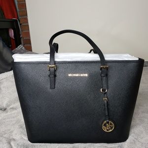 Authentic Michael Kors Purse Jet Set Travel